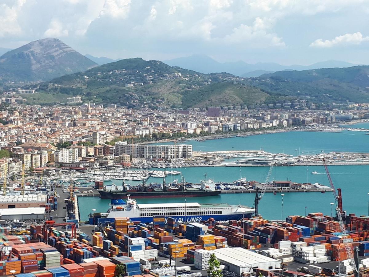 Salerno Centraal Esterno foto