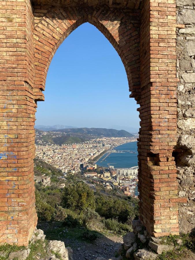 Salerno Centraal Esterno foto