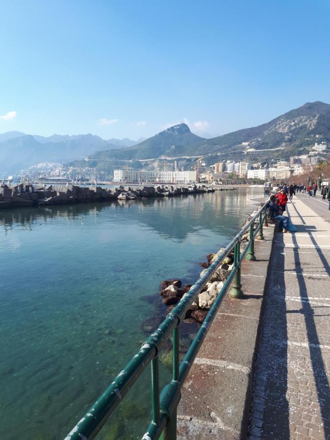 Salerno Centraal Esterno foto