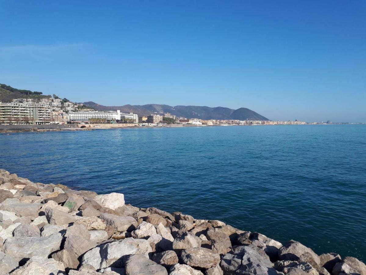 Salerno Centraal Esterno foto