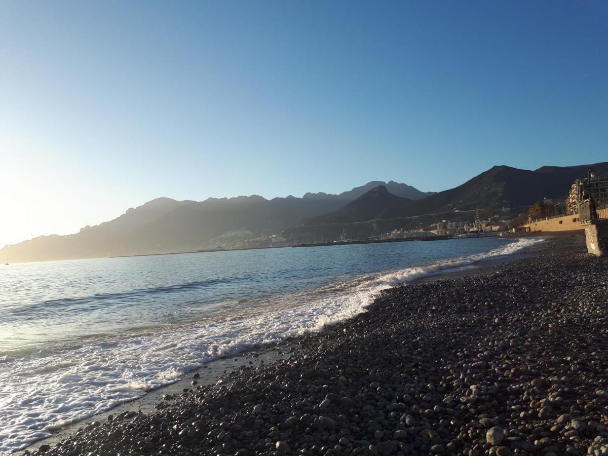 Salerno Centraal Esterno foto