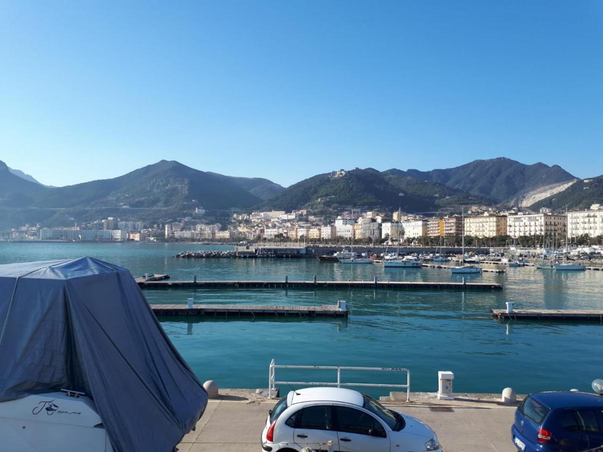 Salerno Centraal Esterno foto