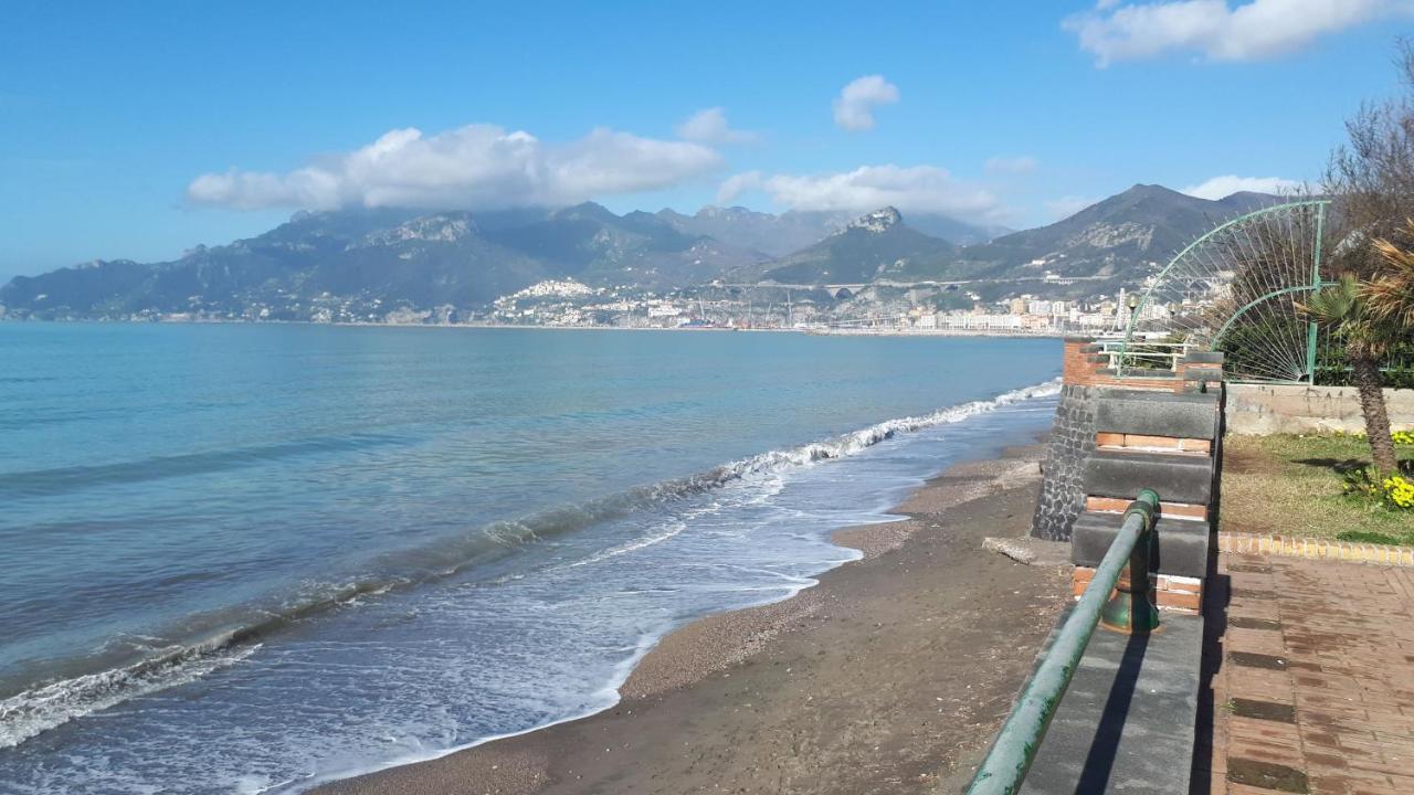 Salerno Centraal Esterno foto