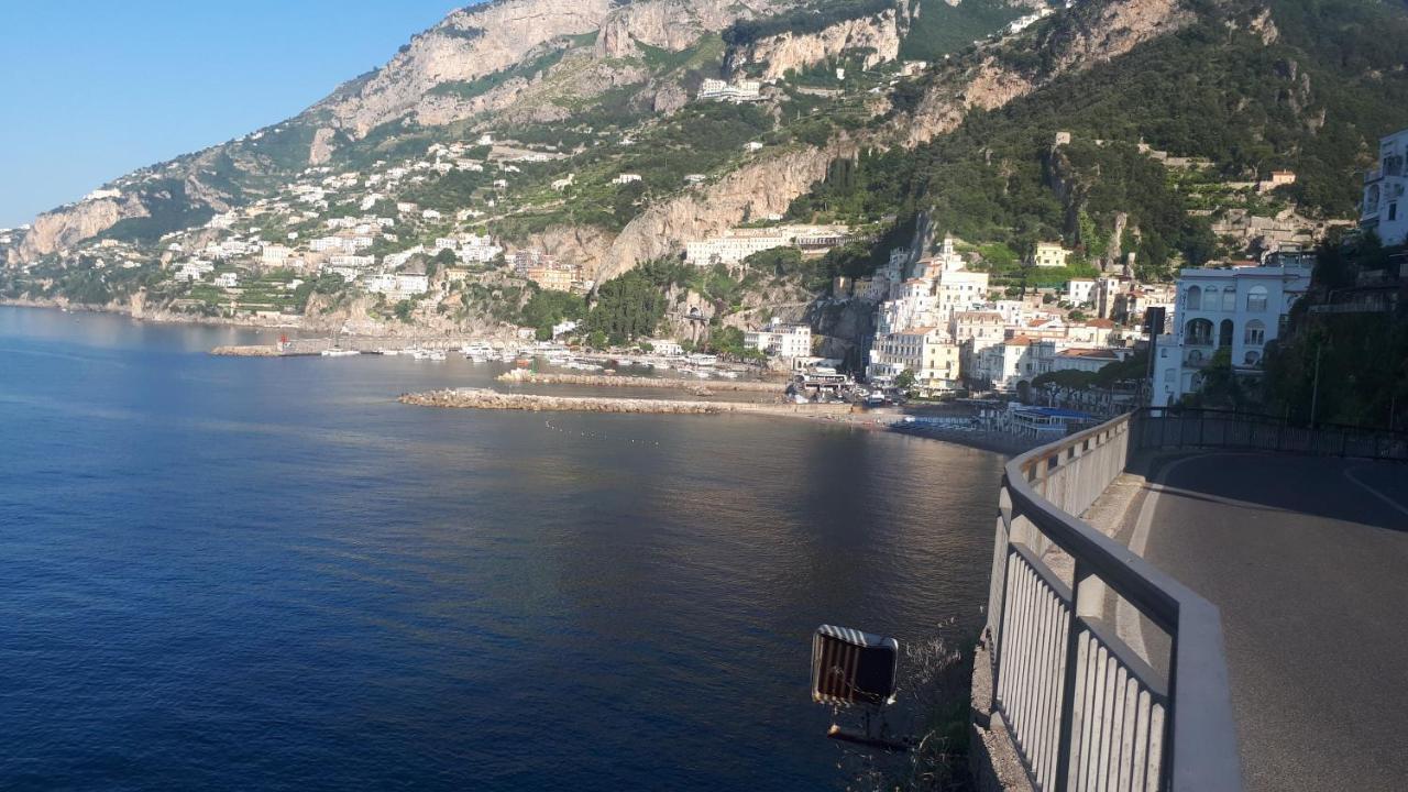 Salerno Centraal Esterno foto