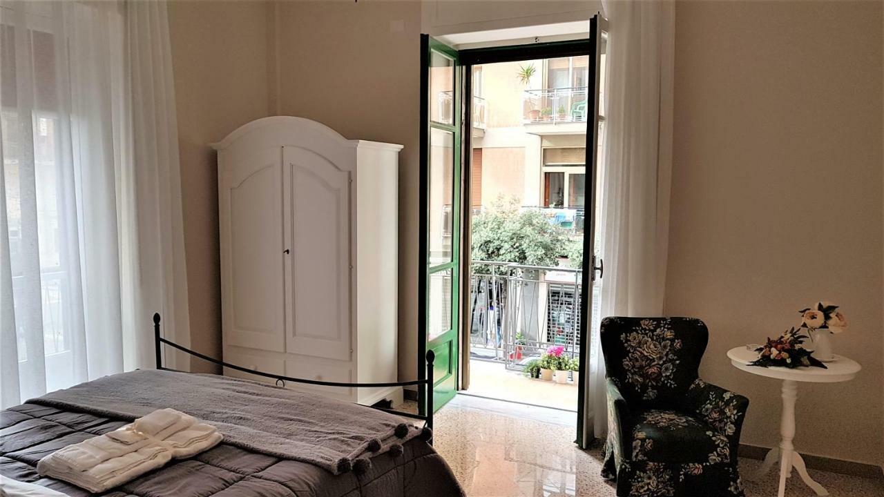 Salerno Centraal Esterno foto