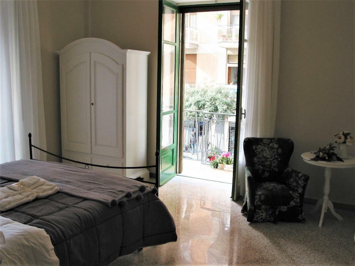 Salerno Centraal Esterno foto